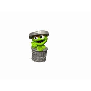 Hasbro Sesame Street Oscar The Grouch Cake Topper Toy 3" Jim Henson PVC 2010